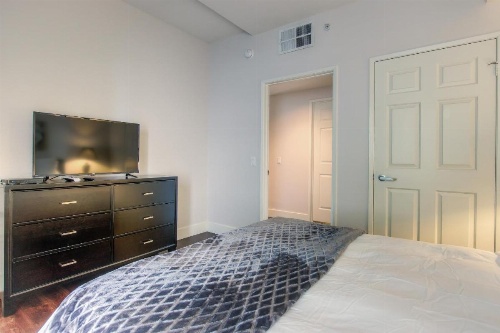 Wilshire Apartment 215 - 3 bedroom image 32